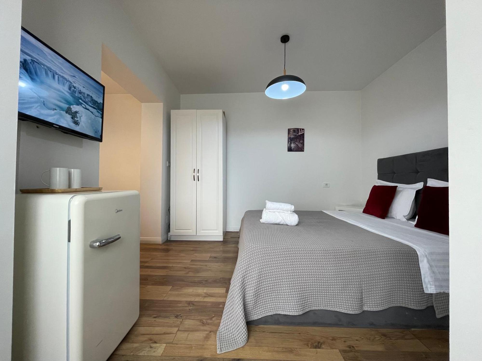 Central Studio Apartments Tirana Kültér fotó