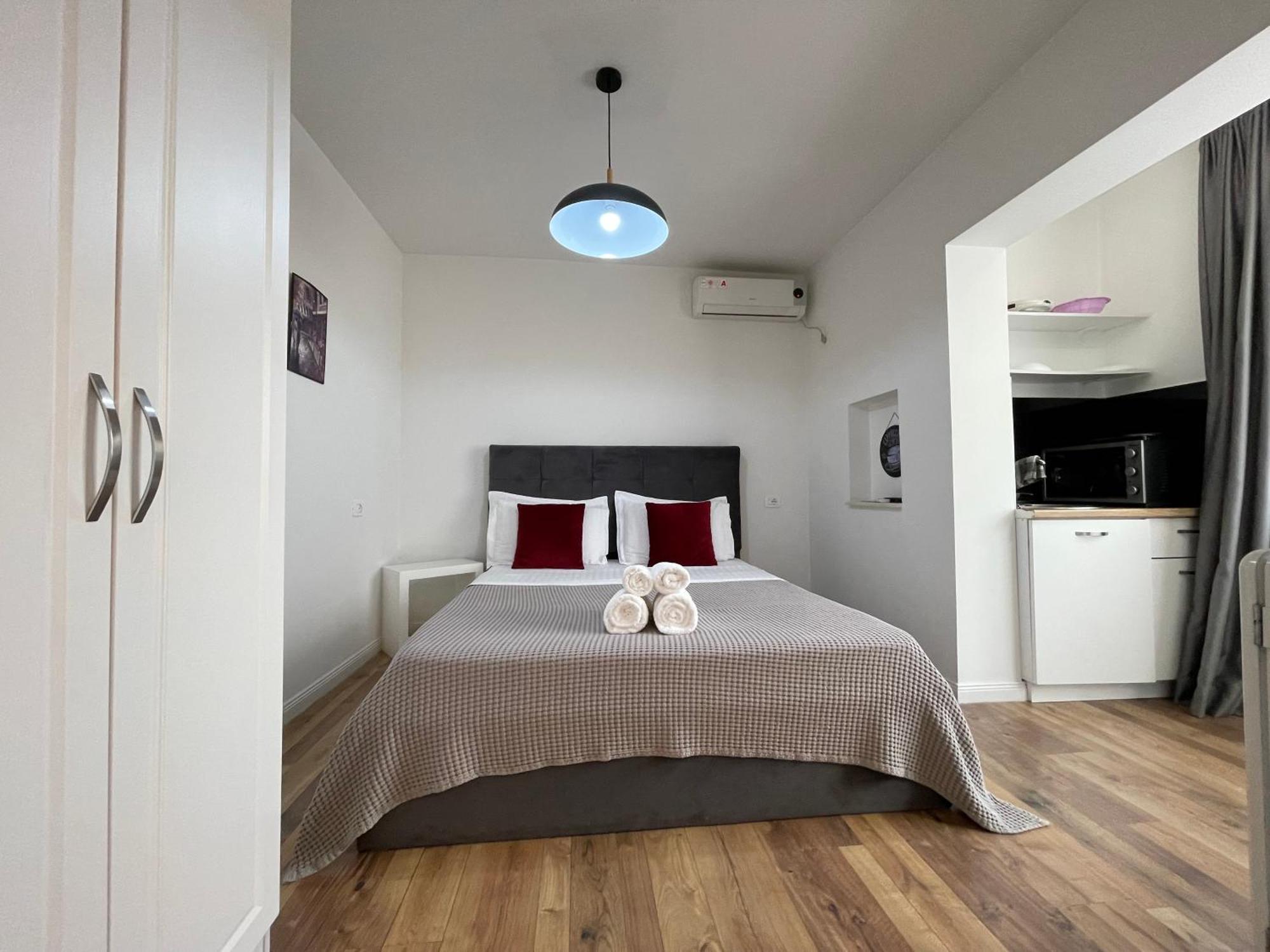 Central Studio Apartments Tirana Kültér fotó